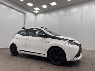 krockskadad bil auto Toyota Aygo 1.0 VVT-i x-wave Cabrio 5-drs Airco 2016/8