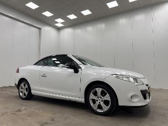 damaged passenger cars Renault Mégane Cabrio 1.6i Expression Navi Clima 2011/12