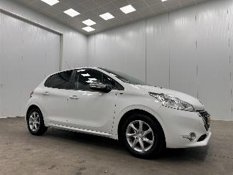 Schadeauto Peugeot 208 1.2 PureTech Style Pack Navi Airco 2015/6
