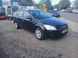 Auto incidentate Kia Cee d Cee\'d Sporty Wagon (EDF) Combi 1.6 CVVT 16V (G4FC) [93kW] 2009/3