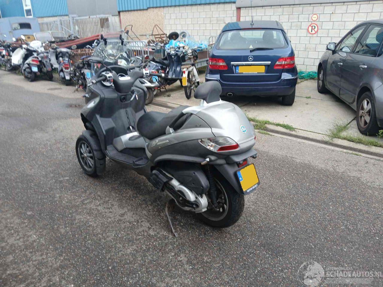 Piaggio MP3 400 