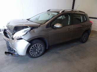 Coche siniestrado Peugeot 2008 1.2 VTI 2016/4