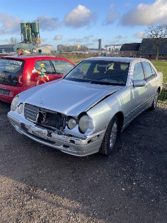 Vrakbiler auto Mercedes E-klasse 240 Elégance 2000/1