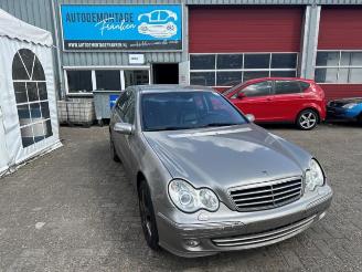 Coche siniestrado Mercedes C-klasse C (W203), Sedan, 2000 / 2007 3.0 C-280 V6 24V 2006/2