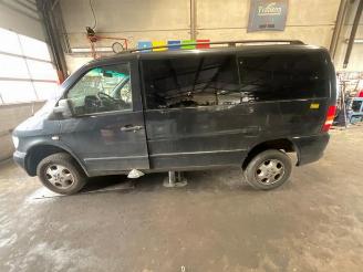 Mercedes Vito Vito (638.1/2), Bus, 1996 / 2003 2.2 CDI 110 16V picture 3