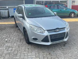 Vrakbiler auto Ford Focus Focus 3 Wagon, Combi, 2010 / 2020 1.6 TDCi 2011/8