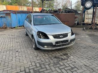 Vrakbiler auto Kia Rio Rio II (DE), Hatchback, 2005 / 2011 1.4 16V 2007/8