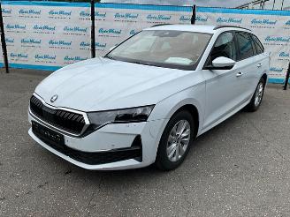krockskadad bil auto Skoda Octavia 1.5 TSi Combi Selection 2025/6