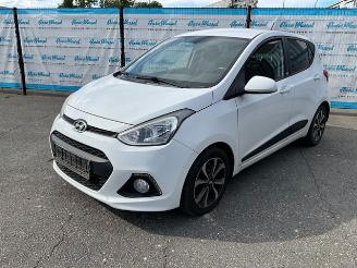 Vaurioauto  passenger cars Hyundai I-10 1.0 2016/10