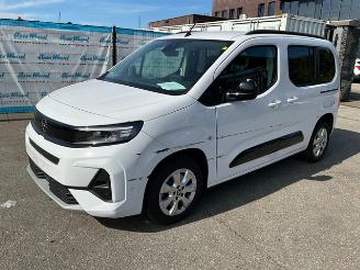 uszkodzony samochody osobowe Opel Combo 1.5 Life 2024/4