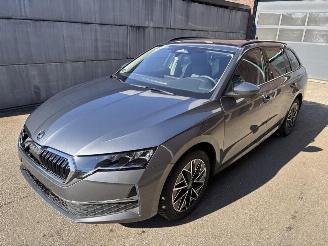 Voiture accidenté Skoda Octavia Combi 1.5 TSI mHEV 110 kW Ambition 2025/12