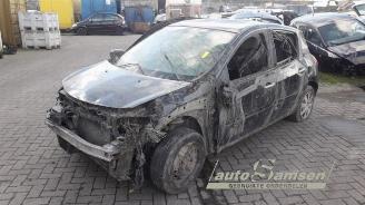 Vrakbiler auto Renault Clio Clio III (BR/CR), Hatchback, 2005 / 2014 1.5 dCi FAP 2011/5