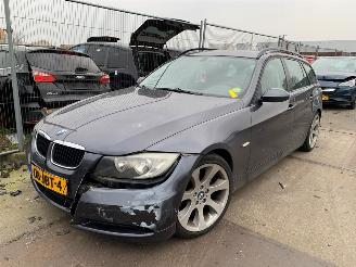 krockskadad bil auto BMW 3-serie  2006/1