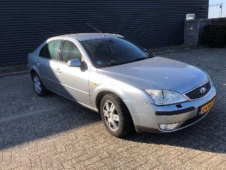 damaged passenger cars Ford Mondeo  2004/1