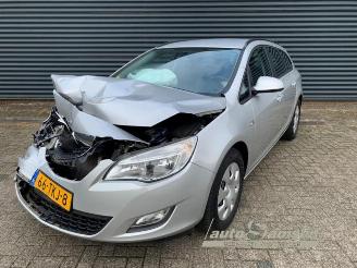 Salvage car Opel Astra Astra J Sports Tourer (PD8/PE8/PF8), Combi, 2010 / 2015 1.4 16V ecoFLEX 2012/2