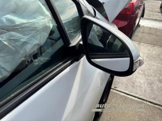 Toyota Yaris Yaris III (P13), Hatchback, 2010 / 2020 1.5 16V Hybrid picture 12