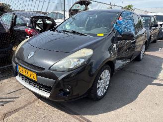 Damaged car Renault Clio  2011/3