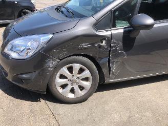 Vaurioauto  passenger cars Opel Meriva  2011/4