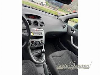 Vaurioauto  passenger cars Peugeot 308 308 SW (4E/H), Combi 5-drs, 2007 / 2014 1.6 16V THP 155 2010/8