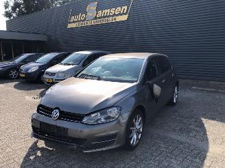 Voiture accidenté Volkswagen Golf Golf VII (AUA) Hatchback 2015 - 1.2 TSI 16V Hatchback  Benzine 1 197cc 77kW (105pk) FWD 2012-11/2020-08  CJZA 2015/1