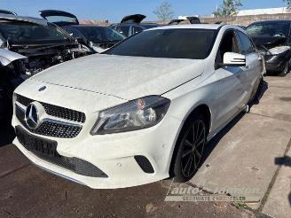 Vrakbiler auto Mercedes A-klasse A (W176), Hatchback, 2012 / 2018 1.6 A-160 16V 2015/12
