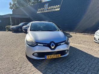 damaged passenger cars Renault Clio  2014/2