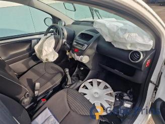 Peugeot 107 107, Hatchback, 2005 / 2014 1.0 12V picture 14