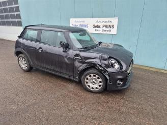 Vrakbiler auto Mini Cooper Mini (F56), Hatchback 3-drs, 2013 1.5 12V Cooper 2015/9