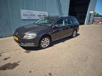 Vrakbiler auto Volkswagen Passat Passat Variant (365), Combi, 2010 / 2015 1.4 TSI 16V 2011/9