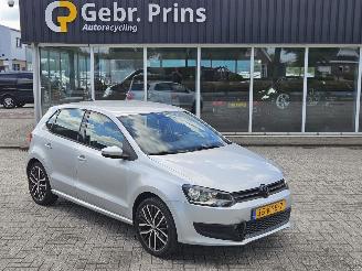 krockskadad bil auto Volkswagen Polo 1.4 16V Hatchback  Benzine 1.390cc 63kW (86pk) FWD 2010/1