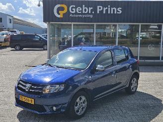 Vaurioauto  passenger cars Dacia Sandero 1.2 16V Hatchback  Benzine 1.149cc 55kW (75pk) FWD 2015/7