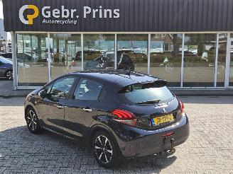 krockskadad bil auto Peugeot 208 1.2 Vti 12V PureTech 82 Hatchback  Benzine 1.199cc 60kW (82pk) FWD 2016/5
