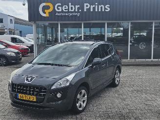 Voiture accidenté Peugeot 3008 1.6 VTI 16V MPV  Benzine 1.598cc 88kW (120pk) FWD 2012/4