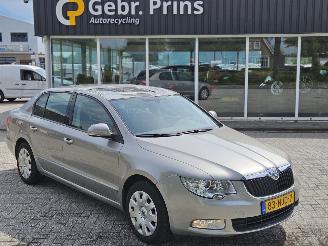 Coche accidentado Skoda Superb 1.4 TSI 16V Hatchback  Benzine 1.390cc 92kW (125pk) FWD 2010/9