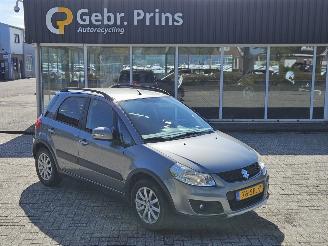 Voiture accidenté Suzuki SX4 1.6 16V 4x2 SUV  Benzine 1.590cc 88kW (120pk) FWD 2011/11