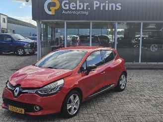 skadebil auto Renault Clio 1.5 Energy dCi 90 FAP Hatchback 4Dr Diesel 1.461cc 66kW (90pk) FWD 2015/1