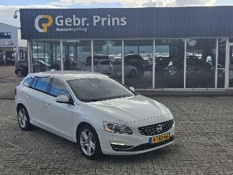 Avarii autoturisme Volvo V-60 2.4 D6 20V Plug-in Hybrid AWD Combi/o  Elektrisch Diesel 2.401cc 206kW (280pk) 4x4 2013/12
