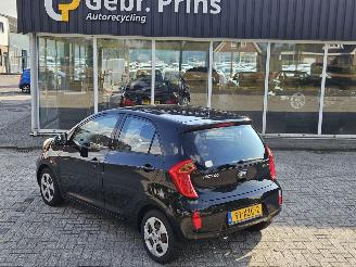 Vaurioauto  passenger cars Kia Picanto 1.2 16V Hatchback  Benzine 1.248cc 63kW (86pk) FWD 2012/9