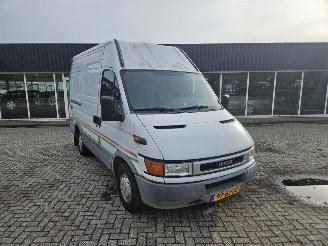 krockskadad bil auto Iveco Daily 50C11 CHC  Diesel 2.798cc 78kW (106pk) RWD 2000/3