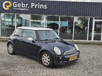 Schadeauto Mini Mini COOPER 1.6 85KW 2006/9