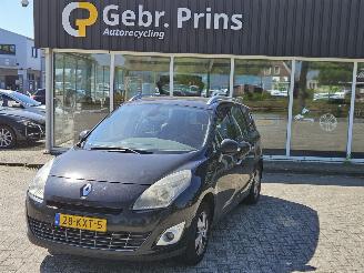 skadebil auto Renault Scenic 1.4 16V TCe 130 MPV  Benzine 1.397cc 96kW (131pk) FWD 2010/3