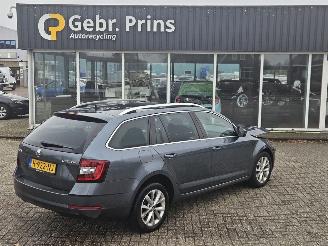 damaged passenger cars Skoda Octavia 1.6 TDI 16V Combi/o 4Dr Diesel 1.598cc 85kW (116pk) FWD 2019/7