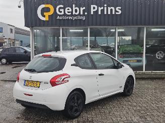 Auto incidentate Peugeot 208 1.0 Vti 12V PureTech Hatchback  Benzine 999cc 50kW (68pk) FWD 2014/2