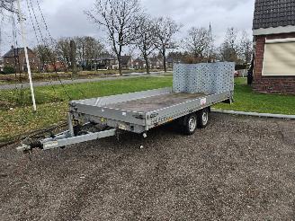 dommages véhicule remorque/semi-remorque Humbaur  Multitransporter 2016/1