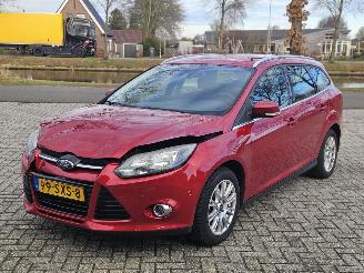 krockskadad bil auto Ford Focus 1.6 SCTi 16V Combi/o  Benzine 1.596cc 110kW (150pk) FWD 2012/1