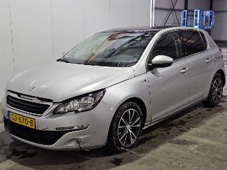 Coche accidentado Peugeot 308 1.2 12V e-THP PureTech 130 Hatchback 4Dr Benzine 1.199cc 96kW (131pk) FWD 2015/4