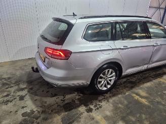 Vaurioauto  passenger cars Volkswagen Passat 1.6 TDI 16V Combi/o  Diesel 1.598cc 88kW (120pk) FWD 2015/11