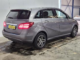krockskadad bil auto Mercedes B-klasse B-250 e Hatchback  Elektrisch  132kW (179pk) FWD 2016/11