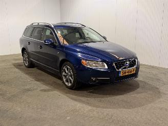 krockskadad bil auto Volvo V-70 2.4 D4 Summum 2013/1