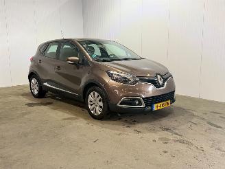 Damaged car Renault Captur 0.9 TCe Expression 2013/11
